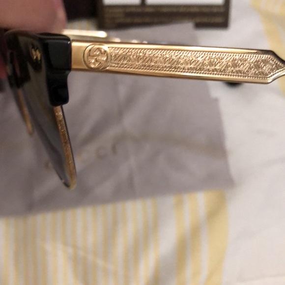 GUCCI WOMEN’S SUNGLASSES (Authentic) - Picture 6 of 11